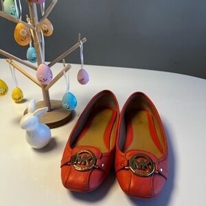 Michael Kors coral colored flats